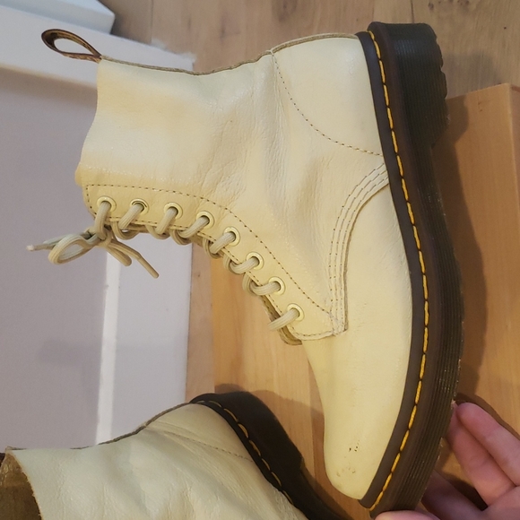 Light yellow Pascal Dr Martens 💛 soft leather boots sz 6 ladies - Picture 2 of 13